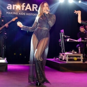 O look usado por Anitta durante o show tem a assinatura de Alexandre Herchcovitch