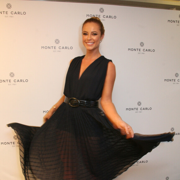 Paolla Oliveira se posicionou sobre o feminismo durante evento em Ipanema, no Rio de Janeiro