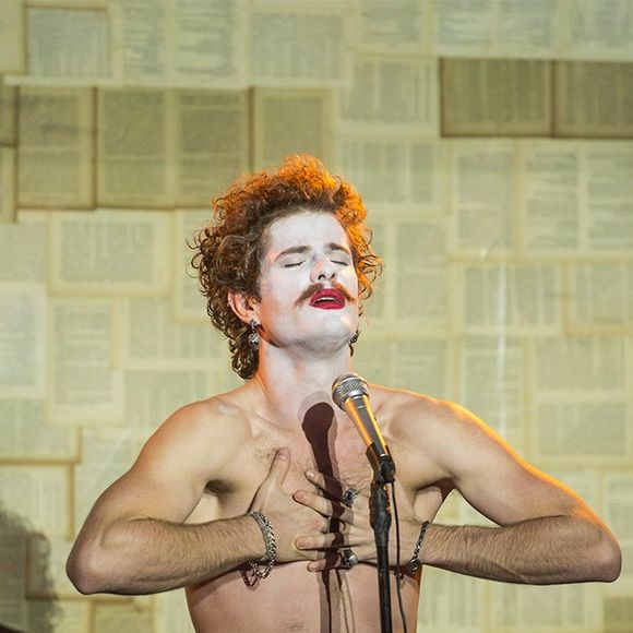 Mauricio Destri fez preparação corporal intensiva durante dois meses e meio para as performances de Leon em 'Os Dias Eram Assim'