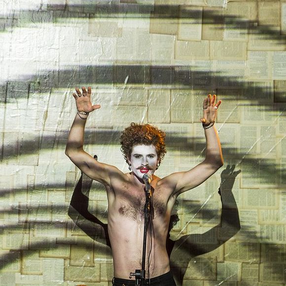 Mauricio Destri escolheu a canção 'Balada do Louco', dos Mutantes, para cantar em cena como Leon de 'Os Dias Eram Assim'