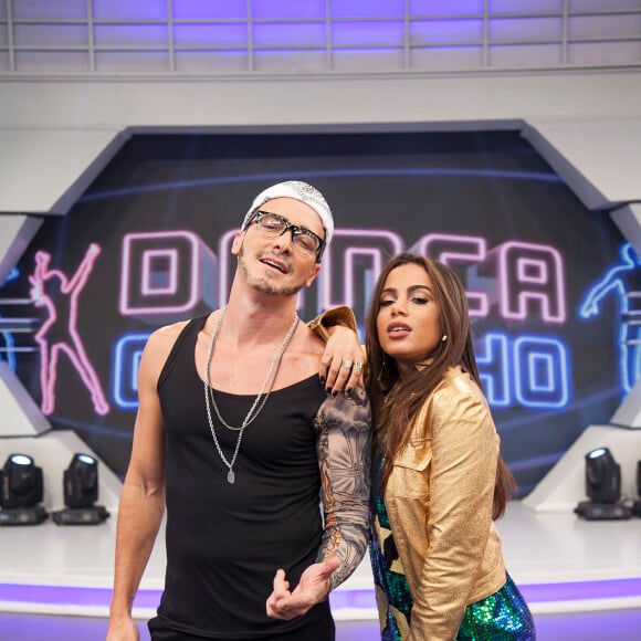 Rodrigo Faro já se caracterizou como Maluma para um quadro de seu programa com Anitta