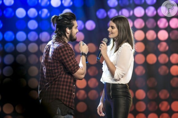 Luan Santana e Camila Queiroz agitaram a web ao cantarem juntos na TV