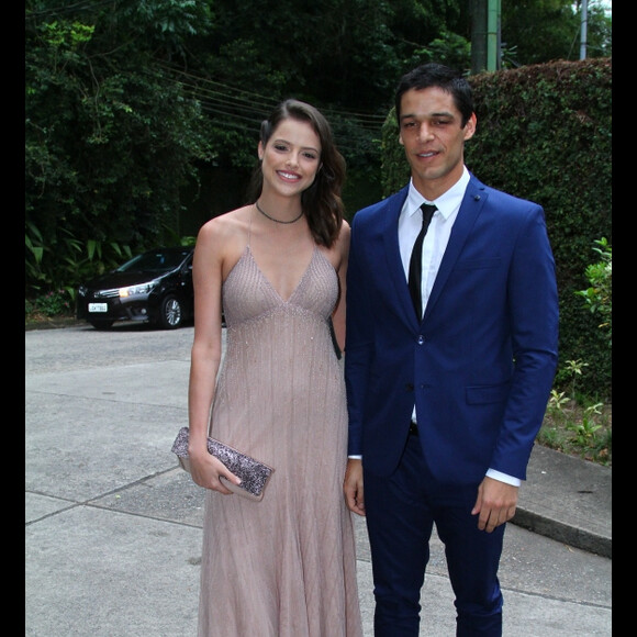 Agatha Moreira afirmou que não tem o sonho de se vestir de noiva, mas quer ser mãe