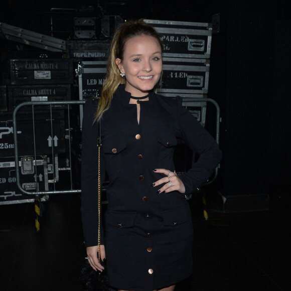 Larissa Manoela se divertiu em show de Anitta e Maluma no Espaço das Américas, em São Paulo