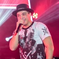 Fãs de Wesley Safadão sofrem choque elétrico em show após queda de cabo