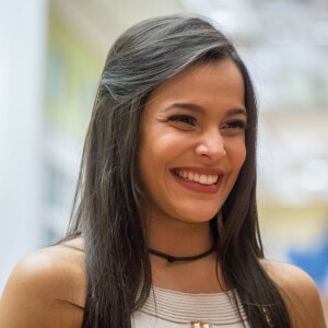 Ex-BBB Emilly assistiu show da dupla sertaneja Simone e Simaria 