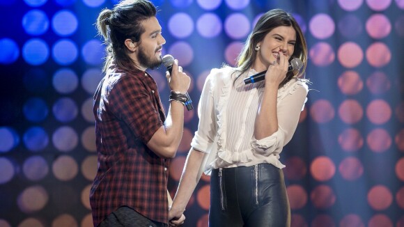 Luan Santana, após dueto com Camila Queiroz em show, elogia atriz: 'Brasil ama'