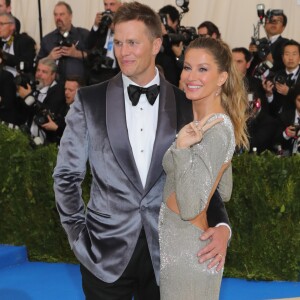 Gisele Bündchen e Tom Brady são anfitriões do MET Gala, realizado no Museu Metropolitan, em Nova York, na noite desta segunda-feira, 1 de maio de 2017