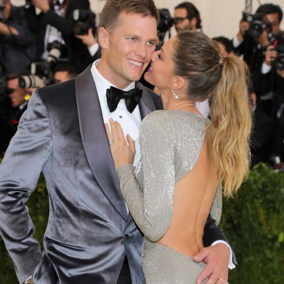 Gisele Bündchen e Tom Brady brilharam no tapete vermelho do MET Gala 2017, em Nova York, nesta segunda-feira, 1 de maio de 2017