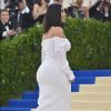 Kim Kardashian dispensou as joias para o MET Gala 2017, realizado no Museu Metropolitan, em Nova York