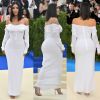 Kim Kardashian apostou na simplicidade ao cruzar o tapete vermelho do MET gala, em 1º de maio de 2017