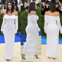 Kim Kardashian, sem joias, aposta em vestido simples no MET Gala. Relembre looks