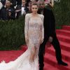 O vestido usado por Kim Kardashian em 2015 é do estilista Roberto Cavalli
