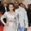 Kim Kardashian usou um vestido da grife Balmain em 2016