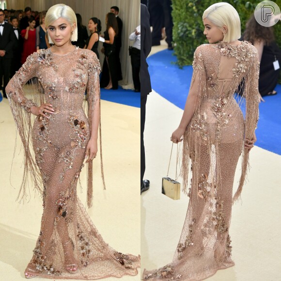 Kylie Jenner usou um vestido assinado pela estilista Donatella Versace