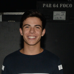 Thomaz Costa foi elogiado por Larissa Manoela ao postar foto: 'Anjo'