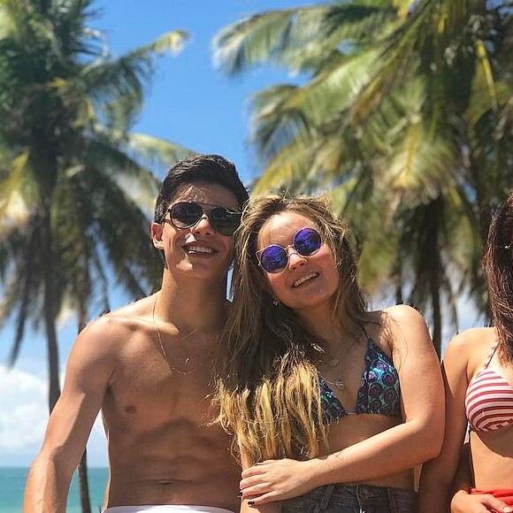 Larissa Manoela e Thomaz Costa viajaram juntos para Porto de Galinhas. Em abril, o Purepeople já havia adiantado que os atores haviam reatado o namoro