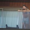 Ricky Martin aparece sem camisa e de cueca samba-canção
