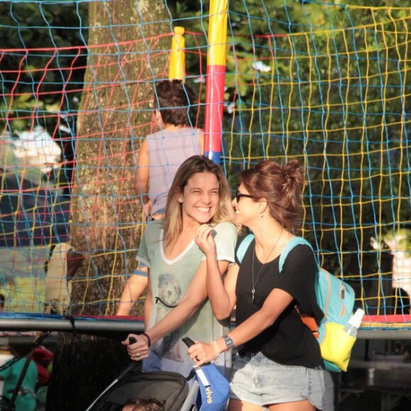 Na Lagoa, Fernanda Gentil e Priscila Montandon se divertem com o filho da apresentadora