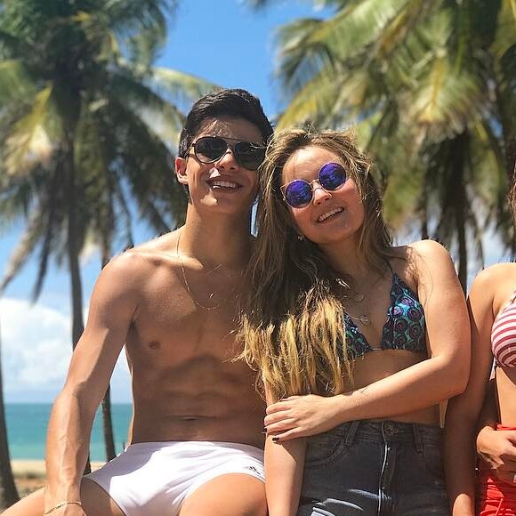'Fui questionada se estava com o Thomaz. Respondi que estávamos juntos, sim, mas como amigos', disse Larissa Manoela
