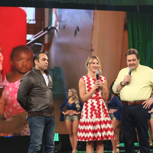 'Você merece todas as coisas mais lindas desse mundo!', desejou Giovanna Ewbank ao dar os parabéns para Fausto Silva