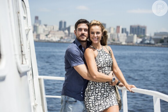 Jeiza (Paolla Oliveira) aceita a proposta de casamento de Zeca (Marco Pigossi) na novela 'A Força do Querer