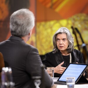 Pedro Bial entrevistou a ministra Carmen Lúcia ao estrear programa na Globo