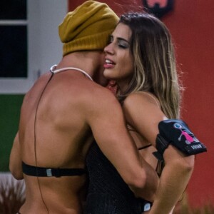 Ex-BBB Vivian e Manoel ainda não falam em namoro