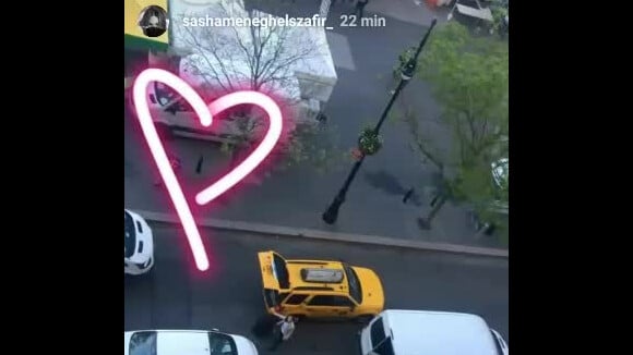 Bruna Marquezine é filmada desembarcando em Nova York por Sasha Meneghel nesta quarta-feira, dia 03 de maio de 2017