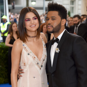 Discretos, Selena Gomez e The Weeknd estão juntos desde janeiro de 2017