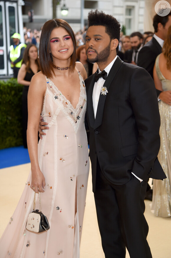Discretos, Selena Gomez e The Weeknd estão juntos desde janeiro de 2017