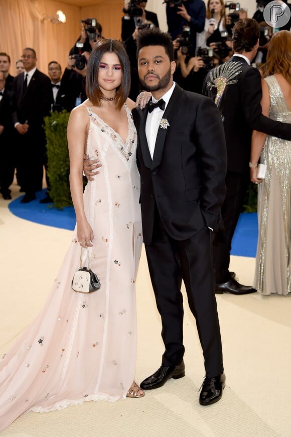 Selena Gomez e The Weeknd brilharam no evento de gala em Nova York