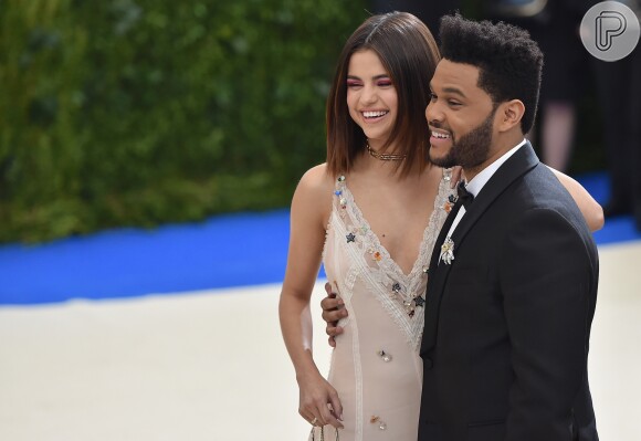 Mãe de Selena Gomez aprovou o namoro da cantora com o rapper The Weeknd