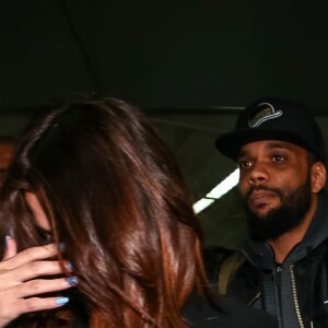 Selena Gomez e The Weeknd foram clicados no Brasil, quando cantor se apresentou no festival LollaPalooza