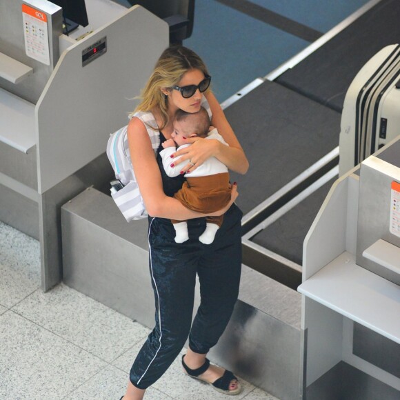 'Em meu peito você fez morada', se declarou Rafa Brites para Rocco, seu filho de 3 meses