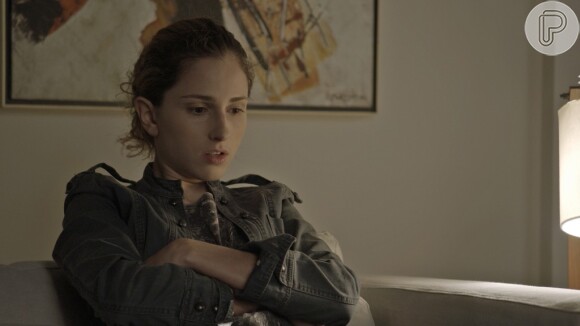 Ivana (Carol Duarte) chora durante uma sessão com a psicóloga, na novela 'A Força do Querer'