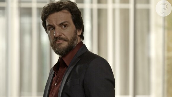 Caio (Rodrigo Lombardi) garante a Leila (Lucy Ramos) que só quer distância de bibi (Juliana Paes), na novela 'A Força do Querer'