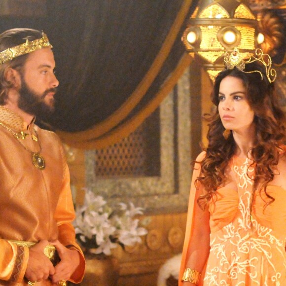 Sthefany Brito interpreta a princesa Nitócris na novela 'O Rico e Lázaro'. Para o papel, precisou colocar mega-hair: 'O mais complicado é que demora para secar'