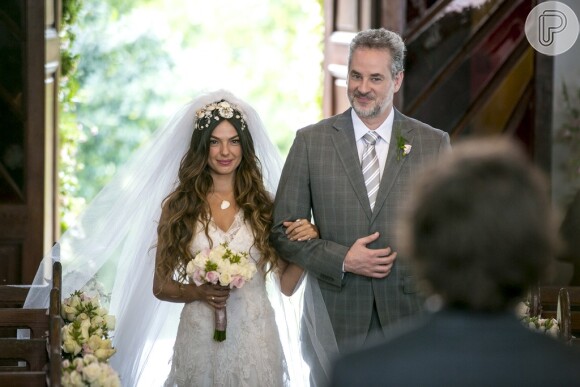 Ritinha (Isis Valverde) se casa com Ruy (Fiuk), na novela 'A Força do Querer'