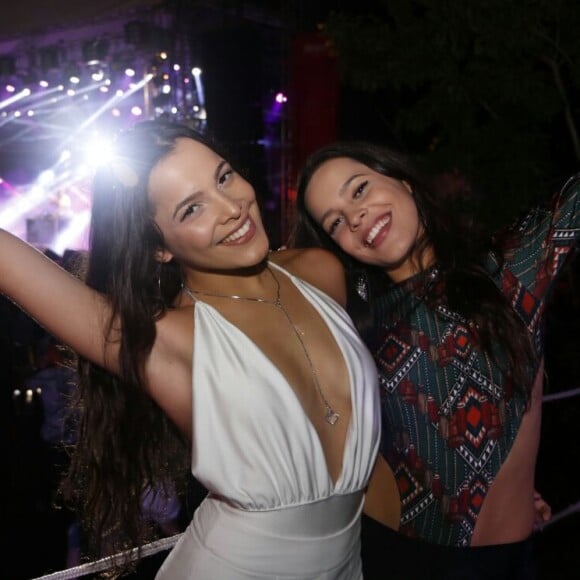 Com planos de seguir carreira artística, Emilly vai morar na Barra da Tijuca