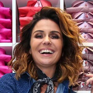 Giovanna Antonelli, por sua vez, escolheu um look descolado, com blusa jeans e bota preta