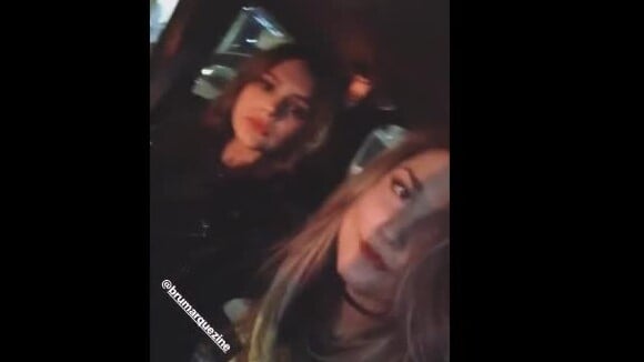 Bruna Marquezine e Sasha Meneghel cantaram em carro no caminho para o aniversário de uma amiga, em Nova York, nos EUA, na noite desta quinta-feira, 4 de maio de 2017
