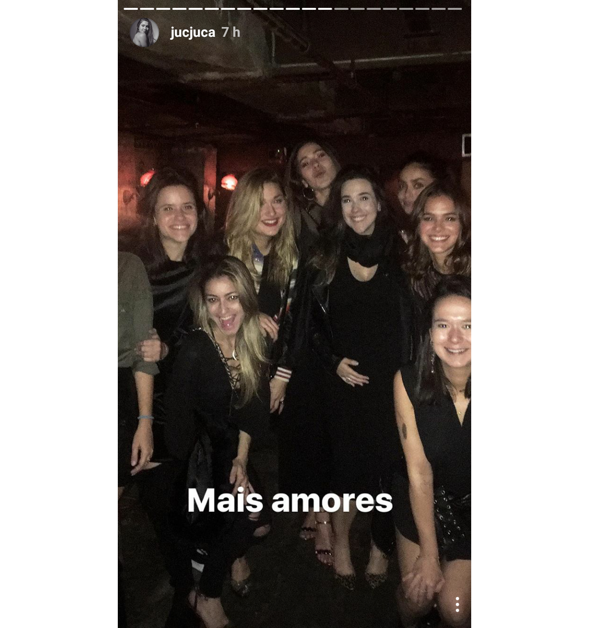 Sasha curte festa em clima de Carnaval com amigas em Nova York