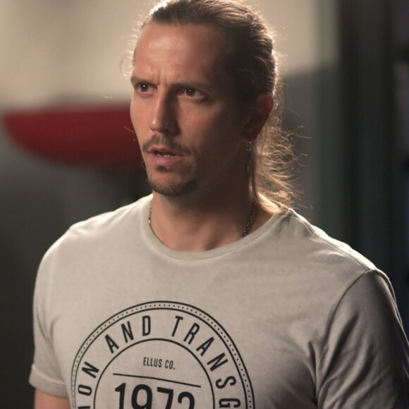 Em 'Rock Story', Gui (Vladimir Brichta) é acusado de agressão pela mãe de Zac (Nicolas Prattes). Mariane (Ana Cecilia Costa) vai gravar um vídeo denunciando o ex-marido