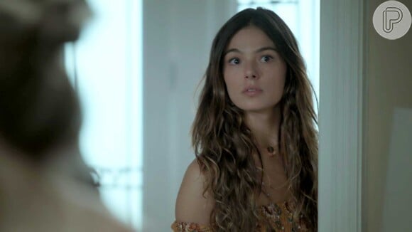 Ritinha (Isis Valverde) também encontra Jeiza (Paolla Oliveira) em uma de suas visitas a Edinalva (Zezé Polessa), na novela 'A Força do Querer'