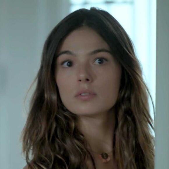 Ritinha (Isis Valverde) também encontra Jeiza (Paolla Oliveira) em uma de suas visitas a Edinalva (Zezé Polessa), na novela 'A Força do Querer'