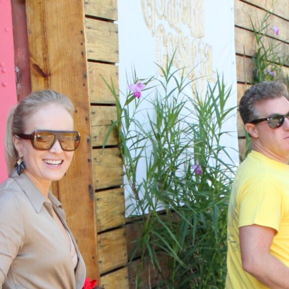 Angélica e Luciano Huck deixam casa de festas com a filha, Eva