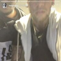 Neymar faz coreografia e rebola ao som de funk com amigo em Barcelona