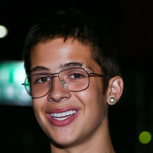 João Guilherme Ávila modificou a cor dos cabelos e exibe agora o novo visual