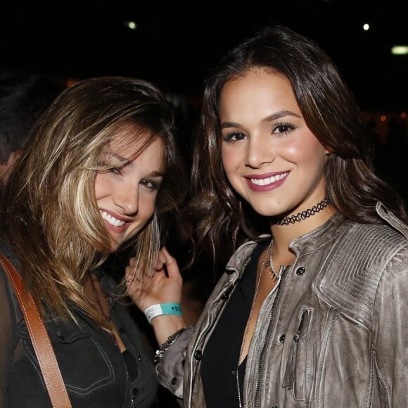 Bruna Marquezine está nos EUA visitando a amiga Sasha Meneghel